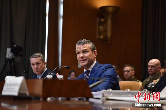 材料图：好邦邦防部少赫格塞念便2026财年邦防部估算列席邦会商讨院拨款委员会闻证会。 中新社记者 沙晗汀 摄